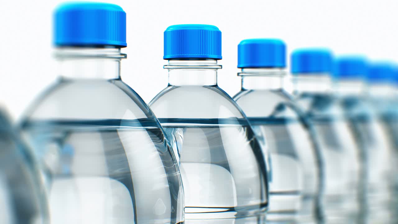 플라스틱 음료 물 병 의 줄