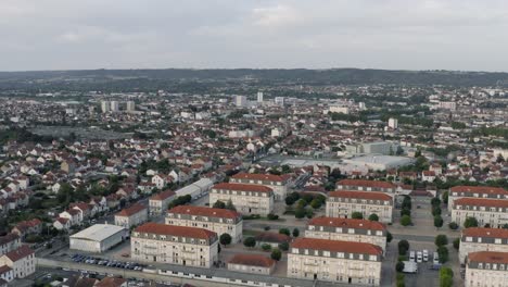 Toma-Aérea-De-Drones-De-Montluçon-En-El-Centro-De-Francia