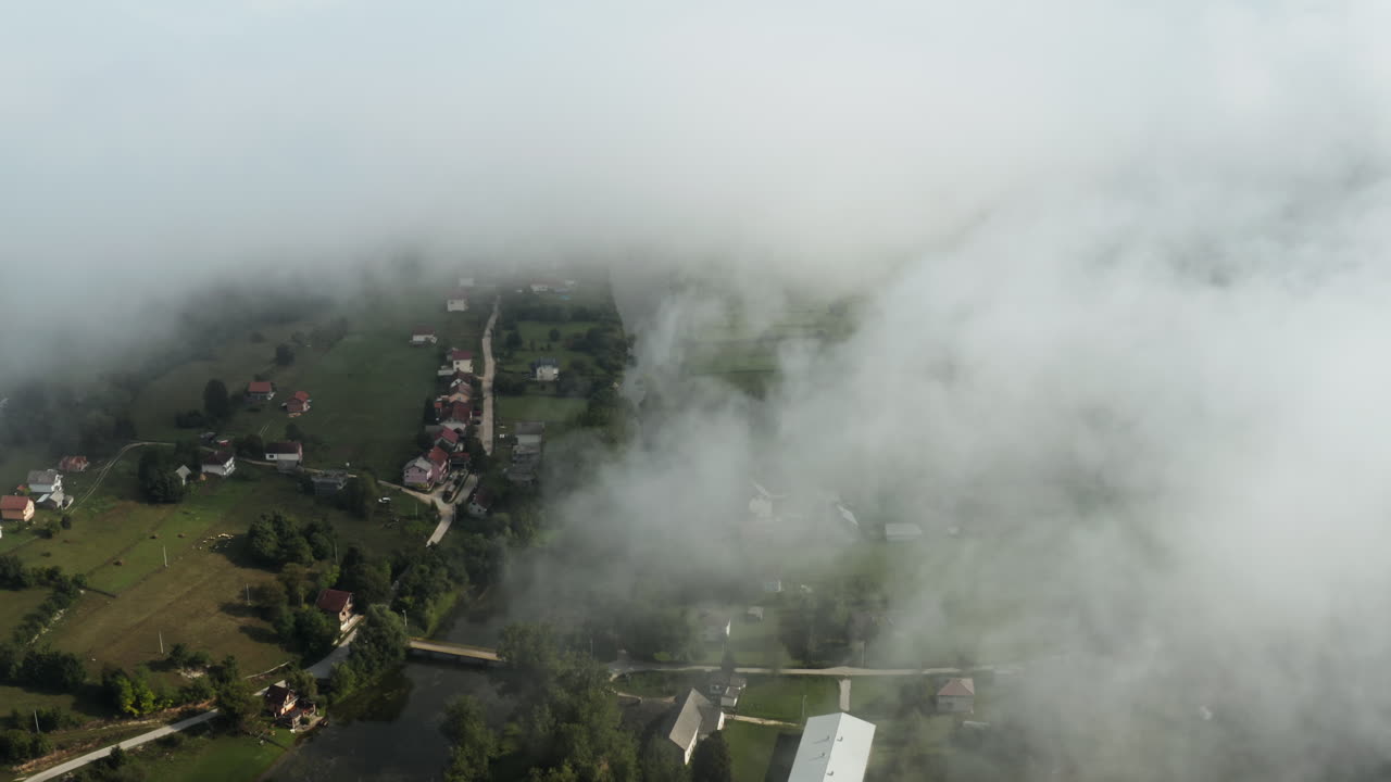 볼칸의 그린  ⁇ 리 (green valley) 의 작은 집으로 구름에서 마법의 비행