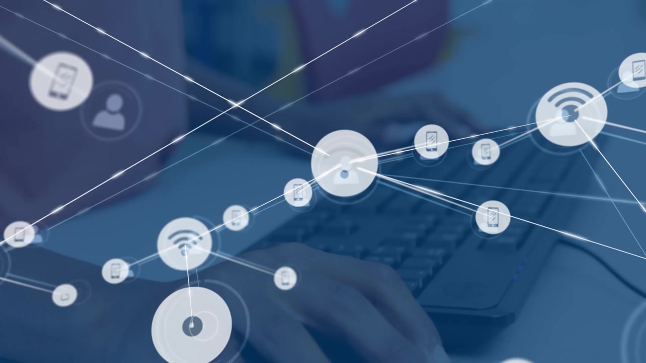 Animazione di icone di wifi, telefono e profilo connesse, mani di una donna caucasica che digita sulla tastiera