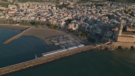 Flug-über-Die-Stadt-Sitges