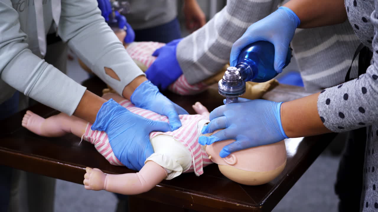 Teaching of cardiopulmonary resuscitation. Performing cardiopulmonary resuscitation on baby training doll