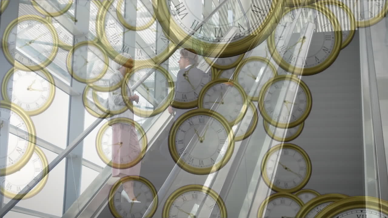 에스컬레이터에서 대화하는 다양한 동료들에 대한 움직이는 시계의 애니메이션