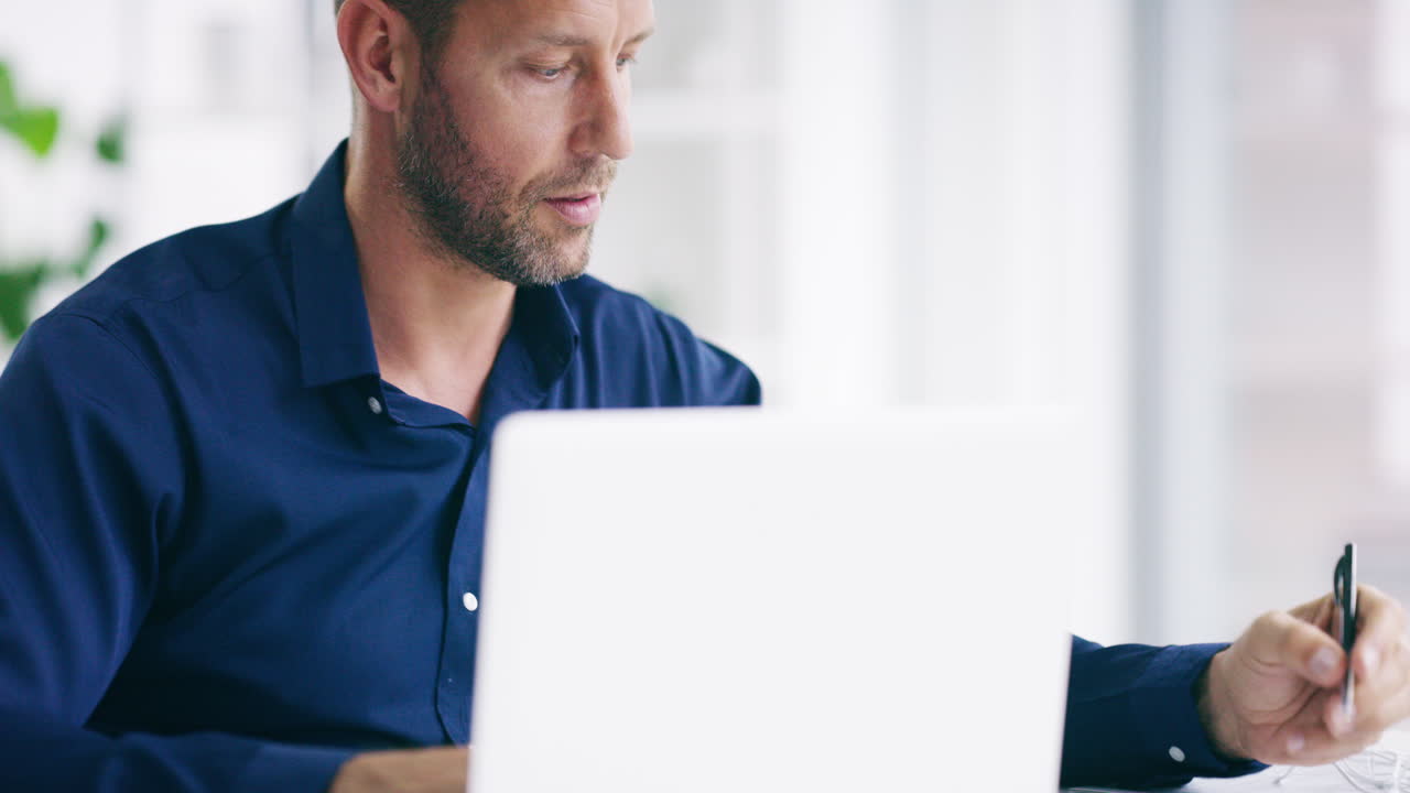 siempre toma nota de los detalles importantes.