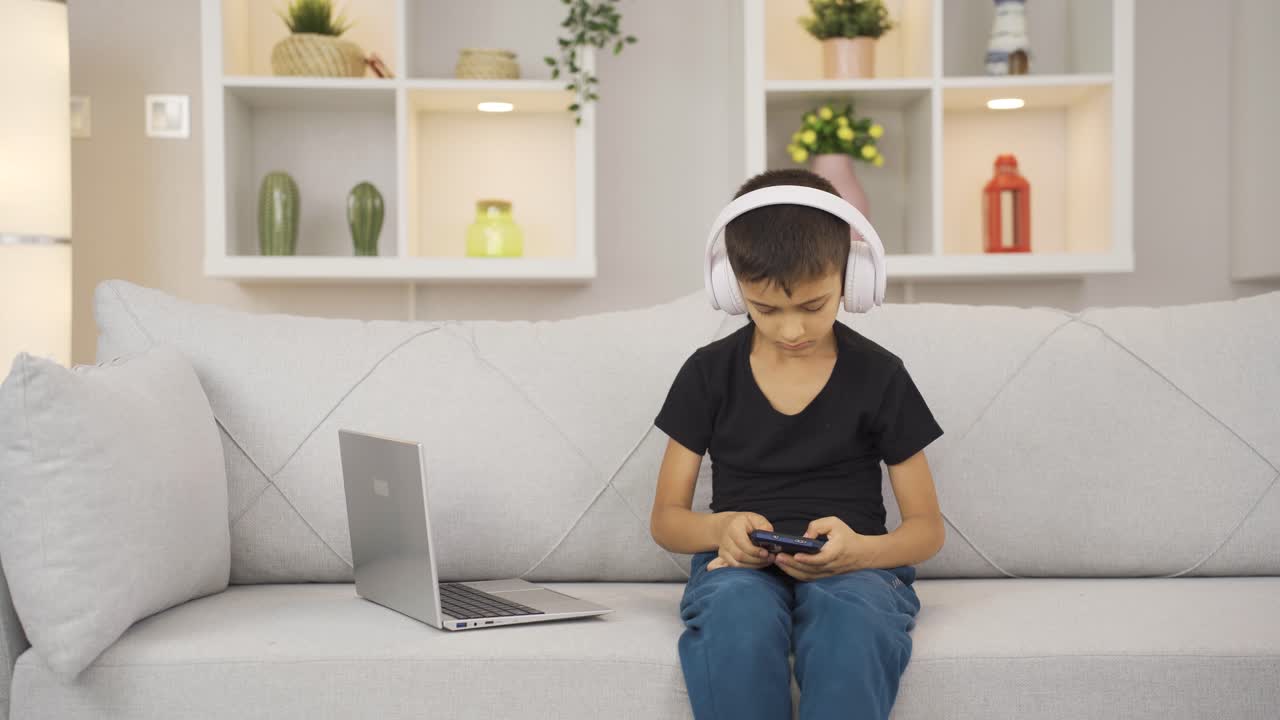 en serio, un chico inteligente enfocado en las cosas tecnológicas logra.