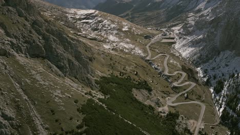 Drohnenaufnahmen-über-Dolomiten-In-Italien-13