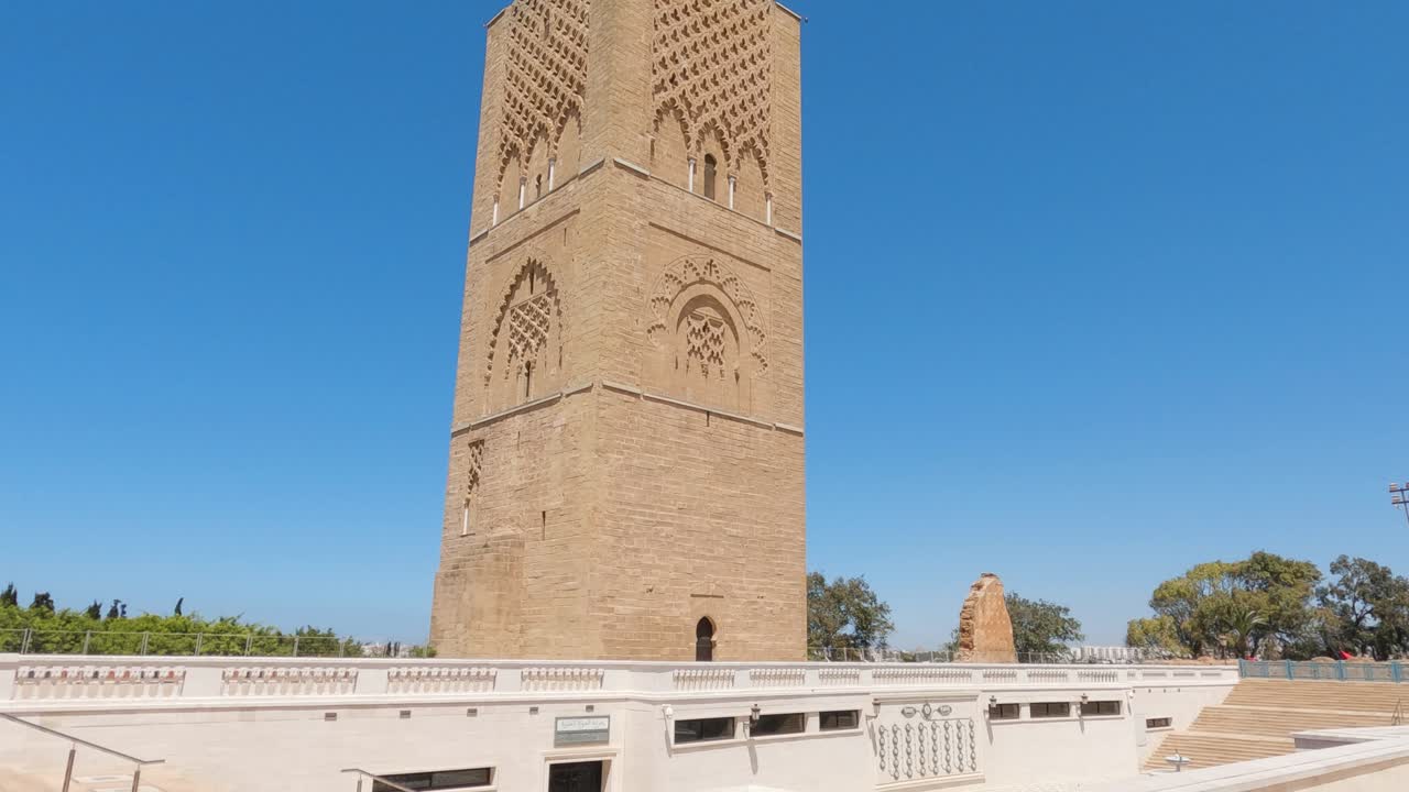 하산 타워 (hassan tower) 는 라바트 (rabat), 모로코 (morocco), 사니 데이 (sunny day), 아랍 건축물 (arab architecture) 에서 세워졌다.