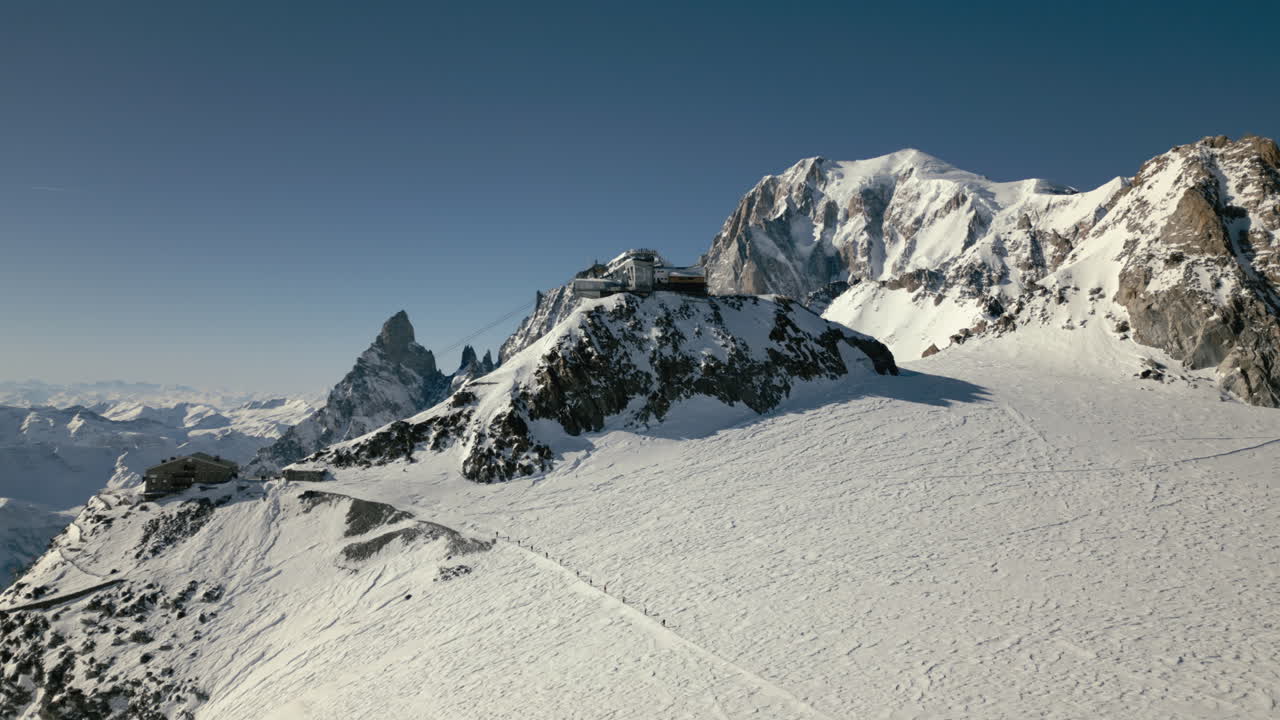 스카이웨이 몬테 비앙코 케이블웨이 산 꼭대기 몬트 블랑과 로프 팀