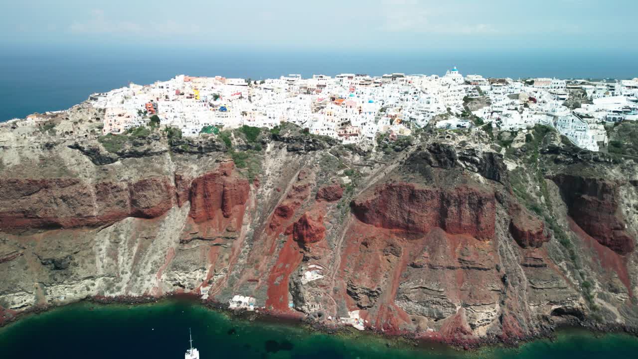 avión no tripulado sobre oia santorini, grecia