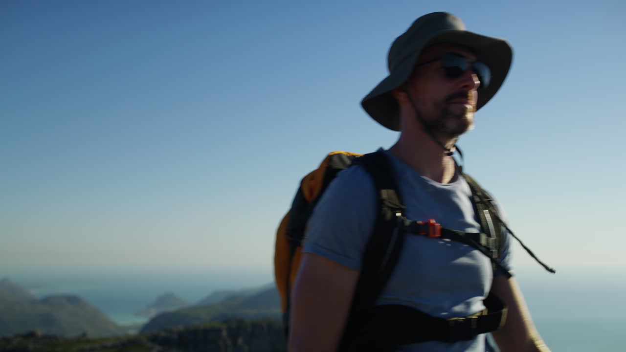 올라갈 수 있는 모든 기회를 잡으세요.