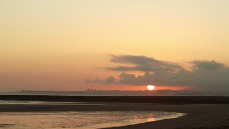 Sunset-at-the-beach-Costa-da-Caparica,-Portugal,-wide-shot