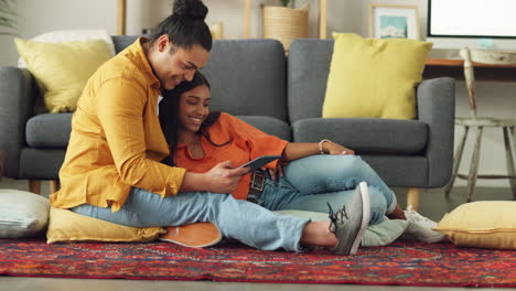 Interracial-couple-on-social-media-with-digital
