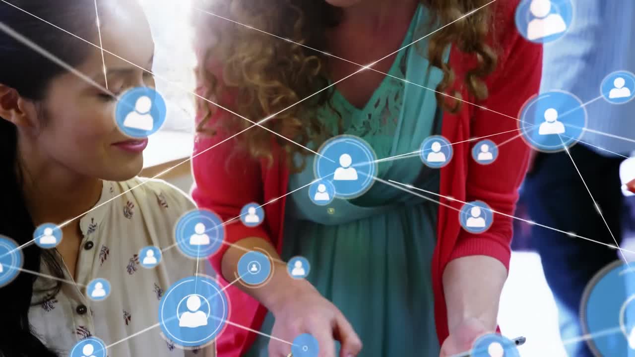 animación de la red de conexiones sobre los empresarios caucásicos en la oficina