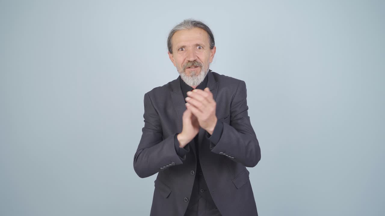Pengusaha bertepuk tangan