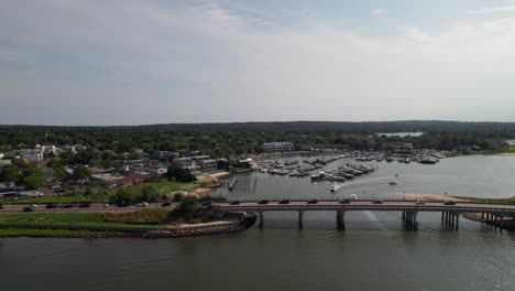 puente que entra en el puerto de sag, long island, disparo de dron