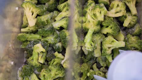 Broccoli-on-the-storefront-in-the-supermarket