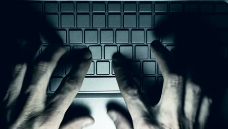 espía (hacker, programador) escribe un mensaje usando un alfabeto especial de 10 caracteres. teclado especial sin caracteres: el teclado no deja huellas dactilares. video en bucle