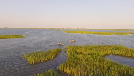 Seguimiento-De-Drones-Kayakistas-En-Wooland-Creek-Cerca-De-Murrells-Inlet-Sc-Al-Atardecer