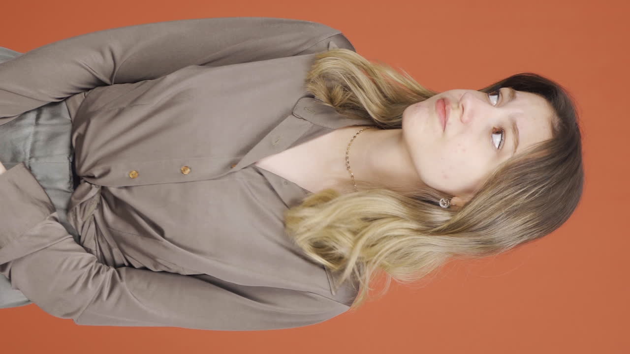 Vertical video of She's a young woman with a fussy and time pressure.