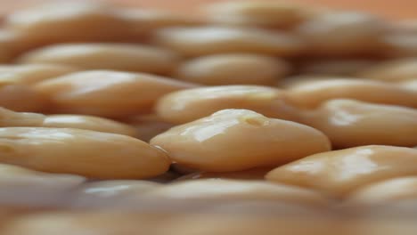 un primer plano de los garbanzos