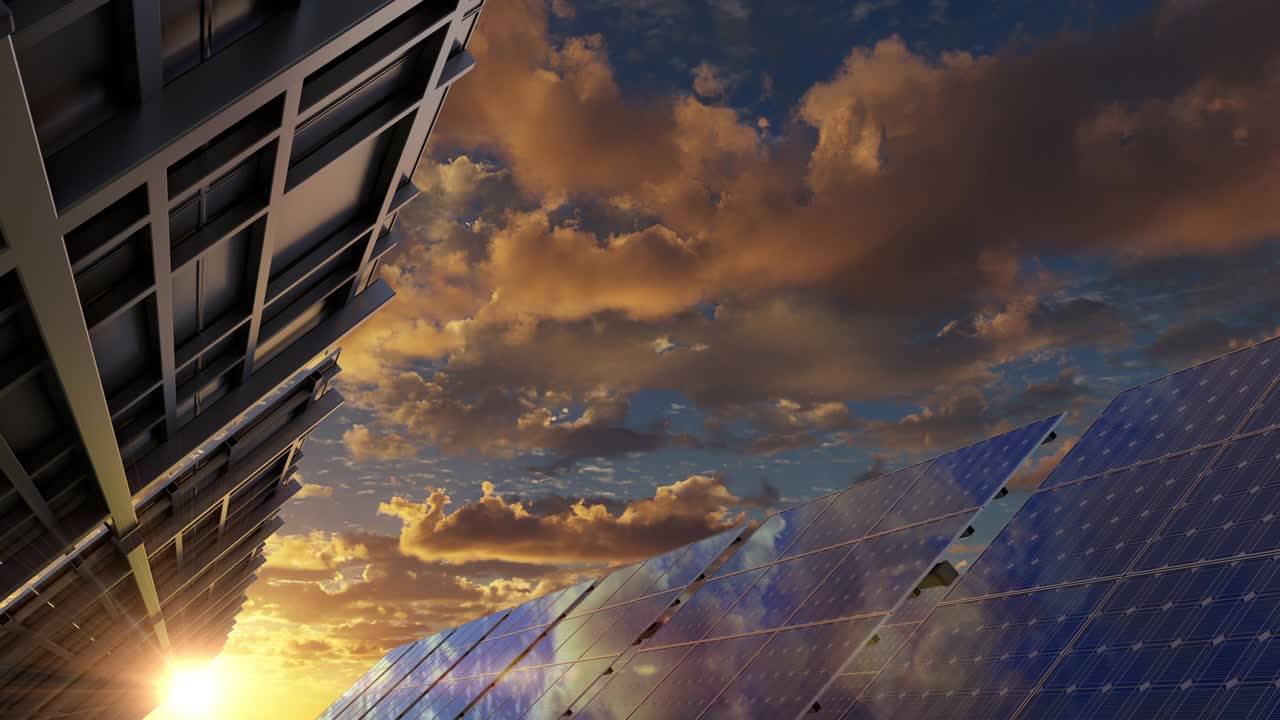 paneles de energía solar contra el cielo rojo del atardecer que producen electricidad a partir de la luz solar