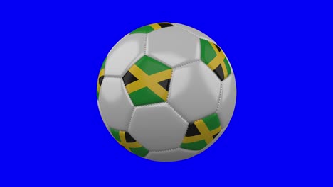 pelota de fútbol con bandera de jamaica en la llave de croma azul, bucle