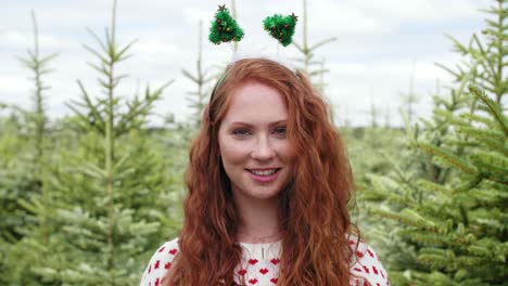 Portrait-of-red-haired-woman-at-forest