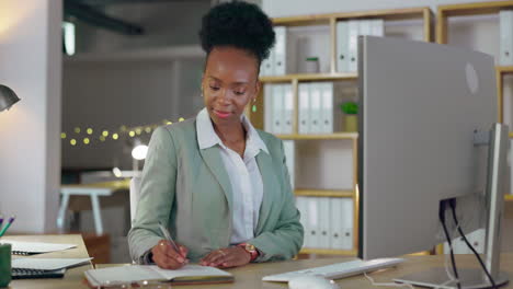 Mujer-Negra,-Escribiendo-Y-Planificando-Negocios