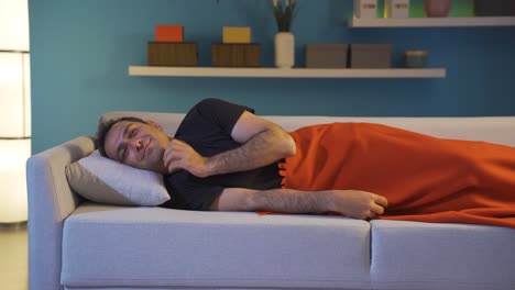 el hombre que miente y sueña.