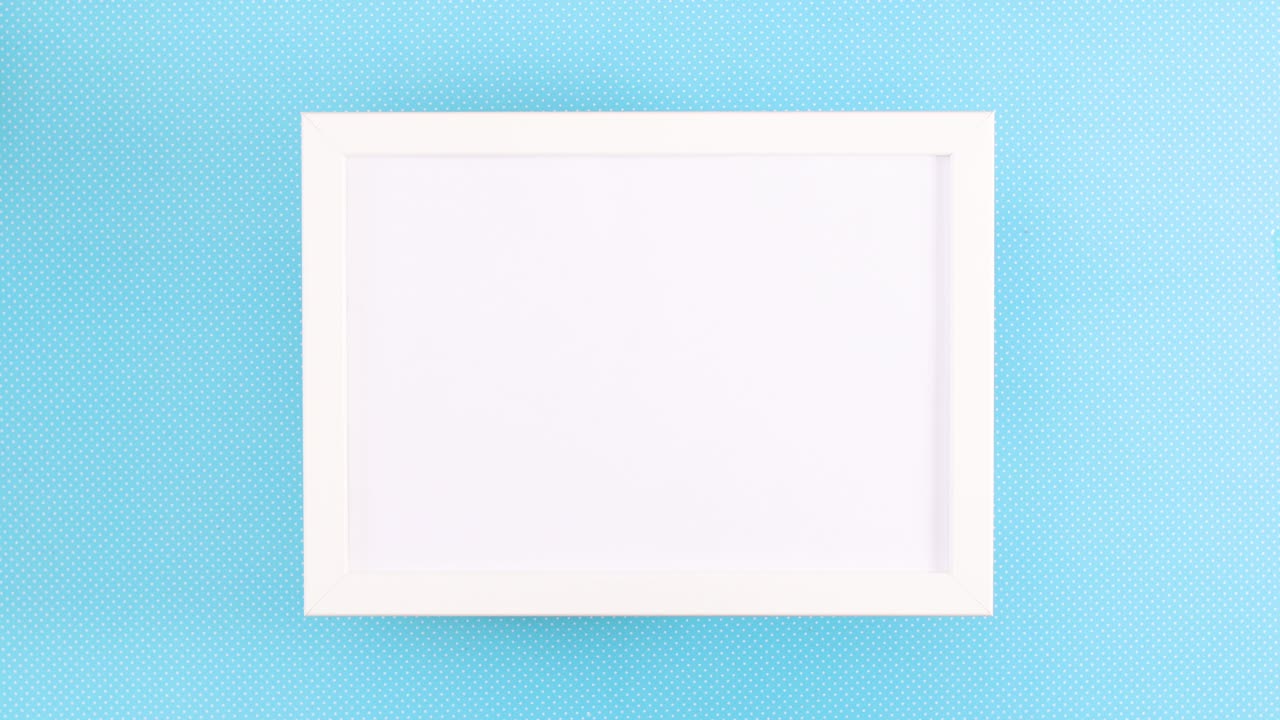 열대 과일은 하 프레임 주위에 나타나고 파란 테마의 텍스트에 대한 장소가 있습니다.