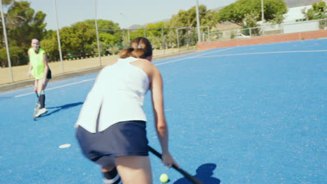 Females-only-hockey-team-playing-outside