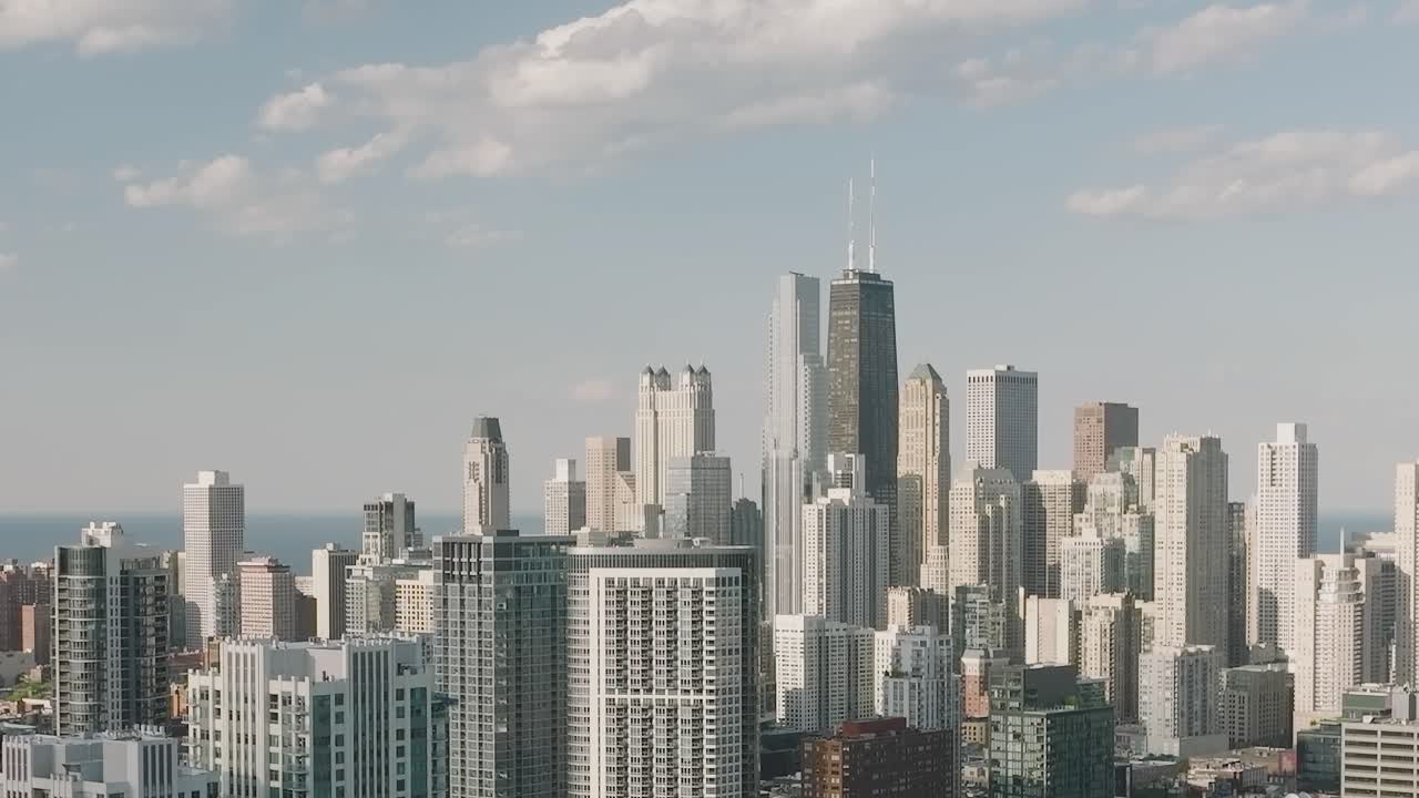 Aerial view of Chicago skyline with buildings and clouds in the sky