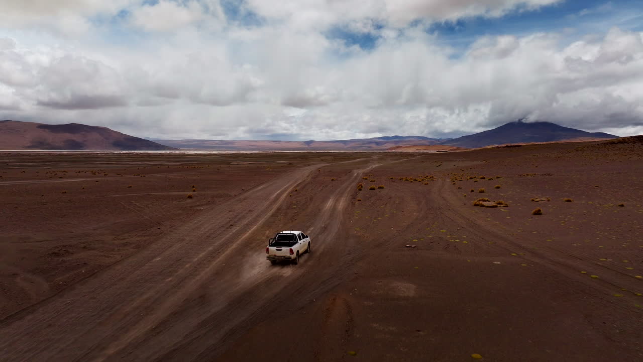 Aerial Scenery, Wilderness Adventure, Desert Dirt Road, Off-road Travel