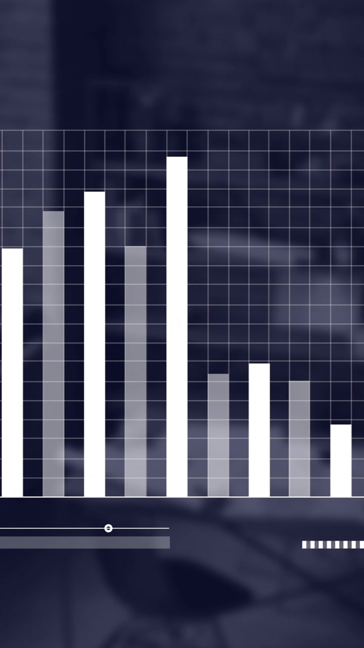 Animazione di elaborazione dati e diagrammi su un ufficio vuoto.