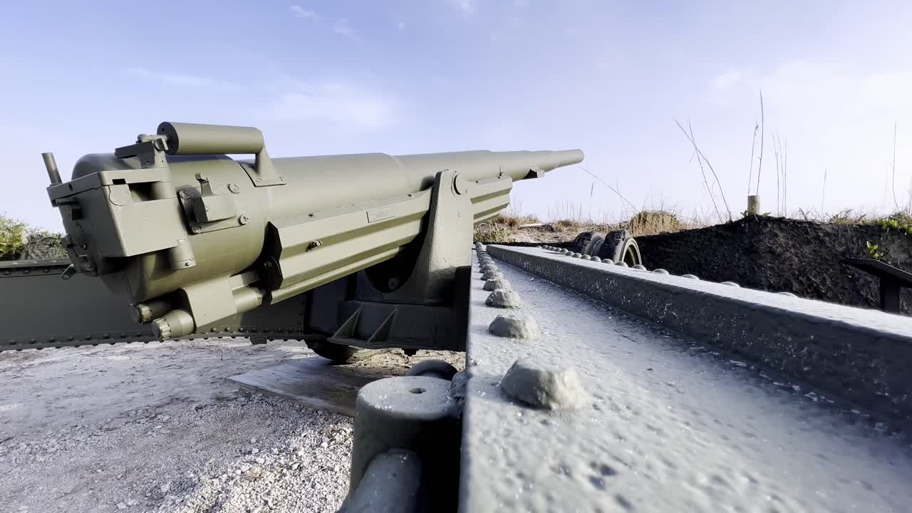 노스캐롤라이나 주 보퍼트 노스캐롤라이나 근처 포트 메이컨의 곡사포 대포가 바깥쪽을 향하고 있습니다.