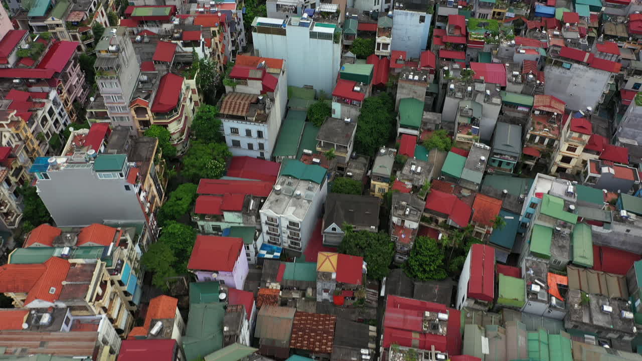 이 도시의 인구 밀도는 매우 높습니다.