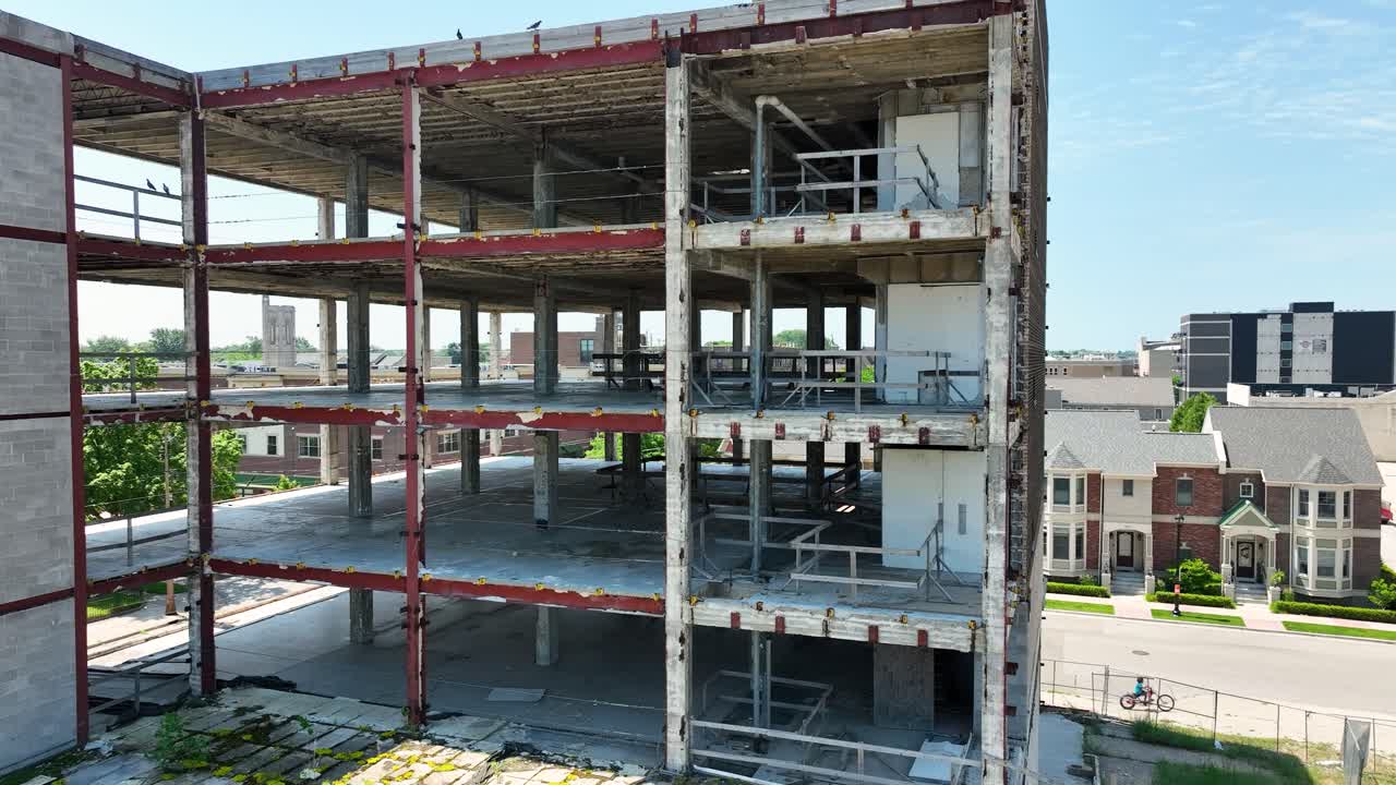 Urban Building Framework Under Construction or Demolition