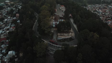 Templo-de-San-Cristobalito-On-Top-Of-The-Hill-In-San-Cristobal-de-las-Casas,-Chiapas,-Mexico---drone-shot