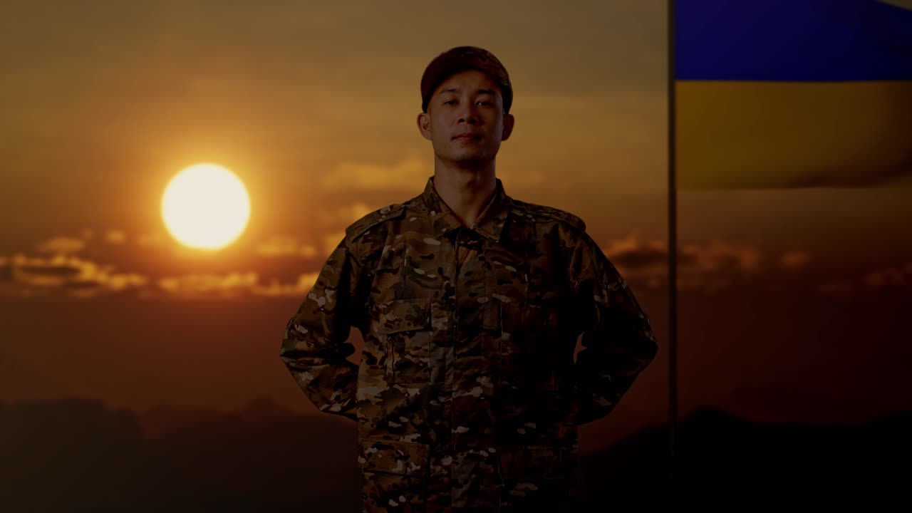 해가 지는 우크라이나 군인