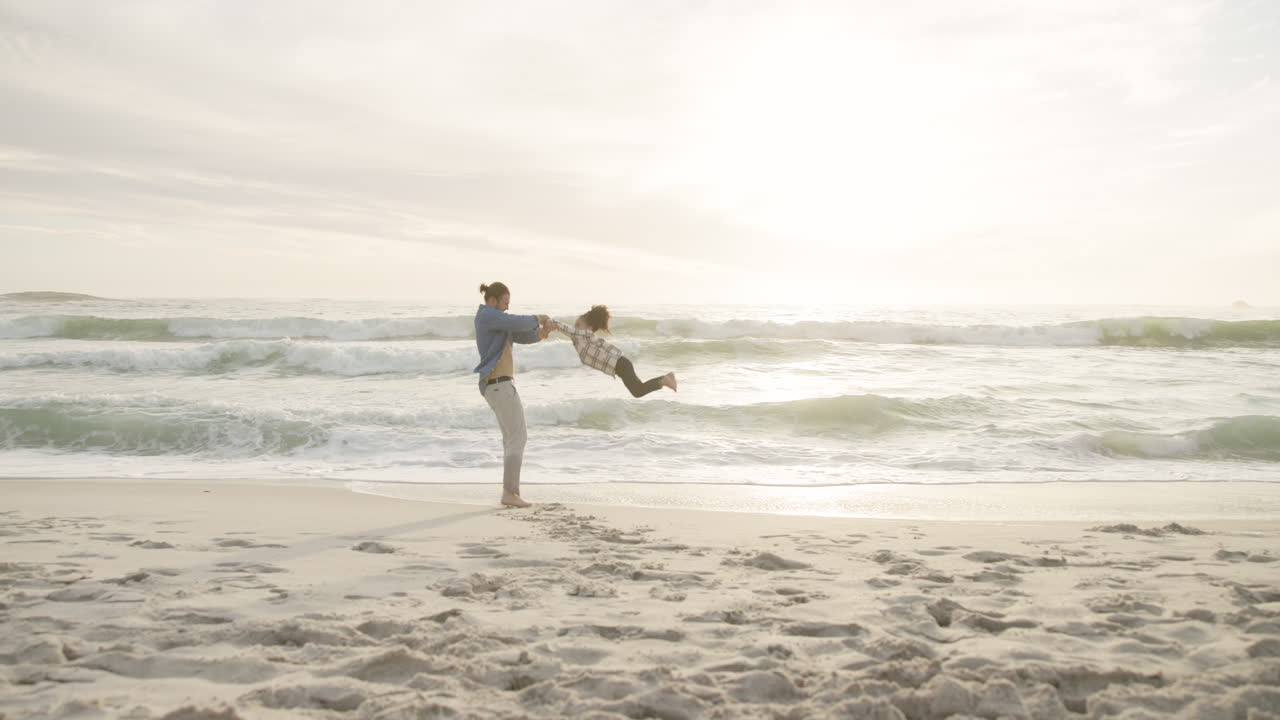 해변에서 가족, 아버지와 스 ⁇  아이
