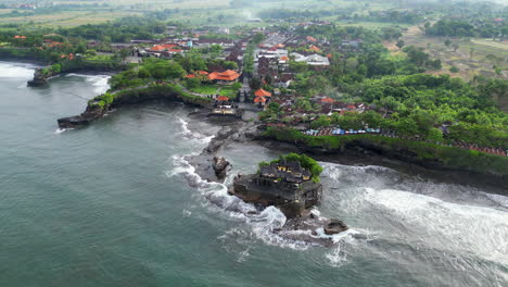 tanah lote área circundante en la mañana bali indonesia ángulo alto retiro