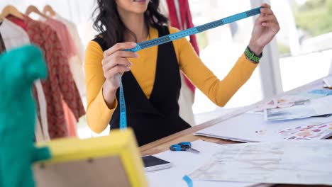 Animación-De-Diseñadora-De-Moda-Trabajando-En-Un-Estudio-De-Moda.