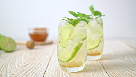 iced-honey-and-lime-soda-with-mint---refreshing-drink