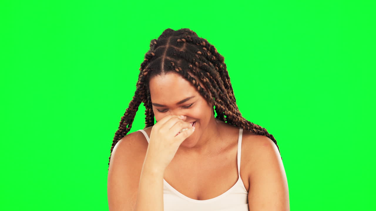 cómico, divertido y de humor con una mujer negra