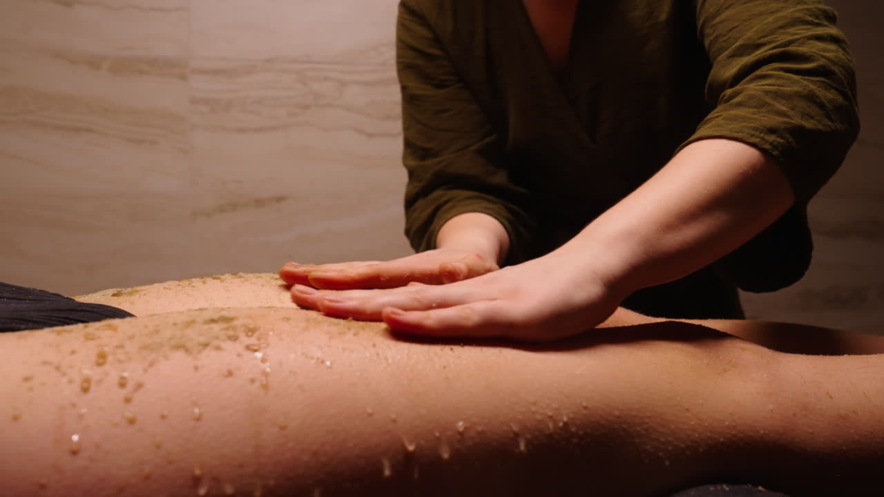 masaje de fregamiento corporal