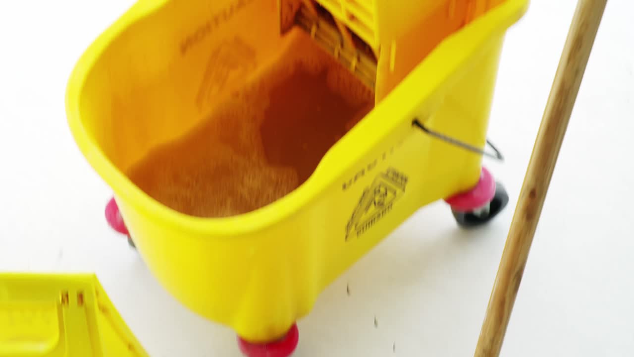 Cleaning floor using a mop