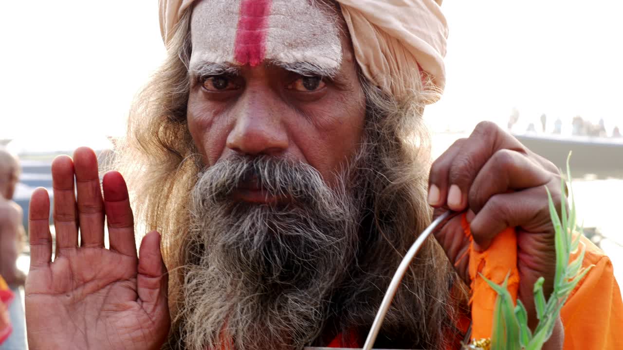 el retrato de un santo sadhu indio