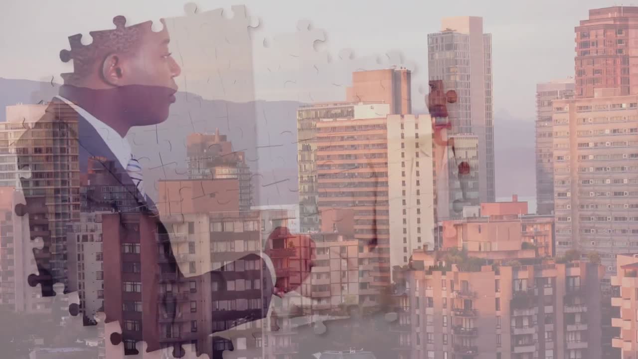 animación de un hombre de negocios apretando la mano sobre piezas de rompecabezas y paisaje urbano