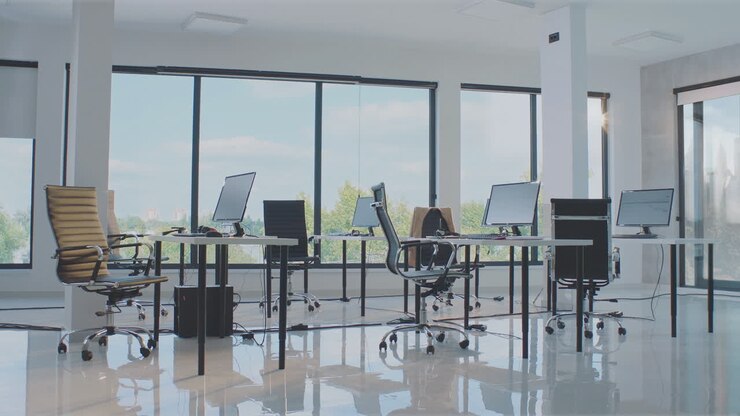 Espacio de oficina moderno y vacío