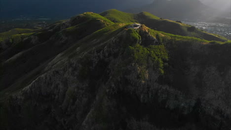 Antena-De-Búnkeres-En-Caminata-Pastillero-En-Hawai